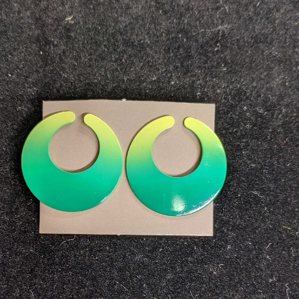 AVON Vintage Calypso Pierced Earrings, Mango Green, NOS
